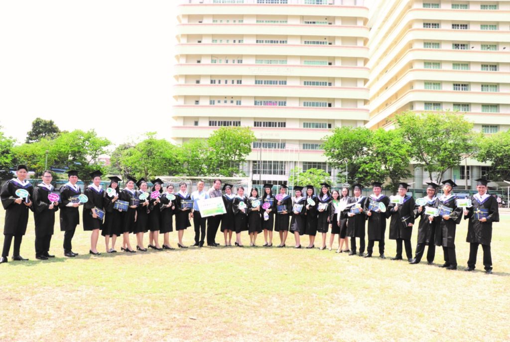 เอินเวย์ ได้มีโอกาสเข้าร่วมพิธีประสาทปริญญาบัตรของ บัณฑิตคณะการแพทย์แผนจีน ม.ราชภัฏจันทรเกษม
