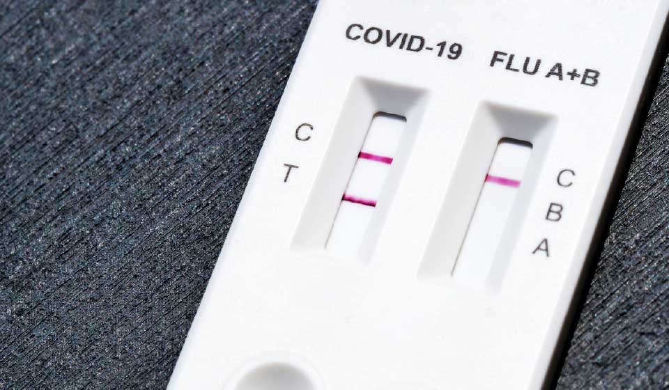 เป็นไข้ ไอ เจ็บคอ ต้องตรวจ ATK ไหม? วิธีสังเกตเบื้องต้น