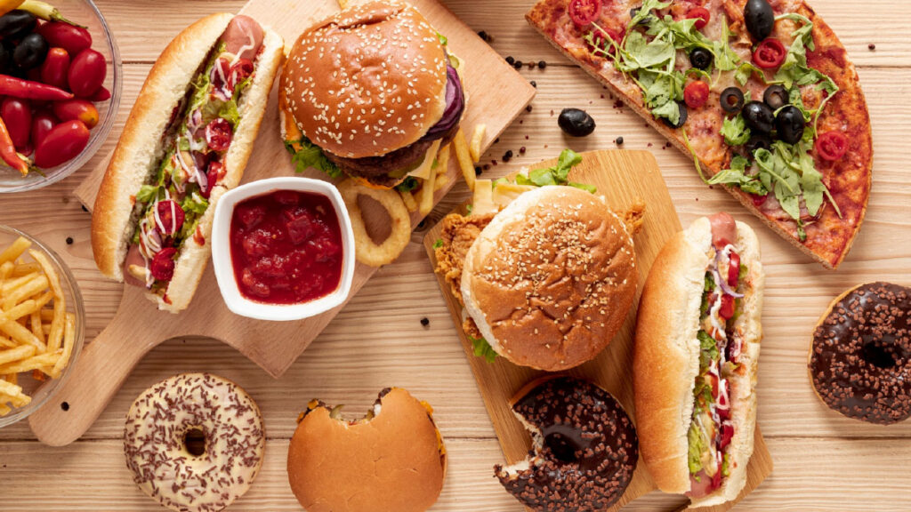 ไขมันพอกตับห้ามกินอะไร? อาหารที่ควรหลีกเลี่ยงเพื่อดูแลตับ