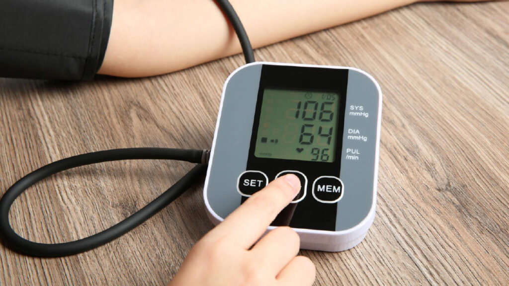 ป้องกันความดันโลหิตสูงอย่างไร? 10 วิธีลดความเสี่ยงก่อนเกิดโรค