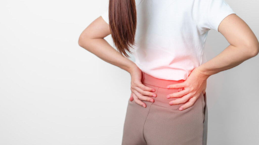 ปวดหลังแบบไหนไม่ใช่ Office Syndrome? สัญญาณที่ควรพบแพทย์