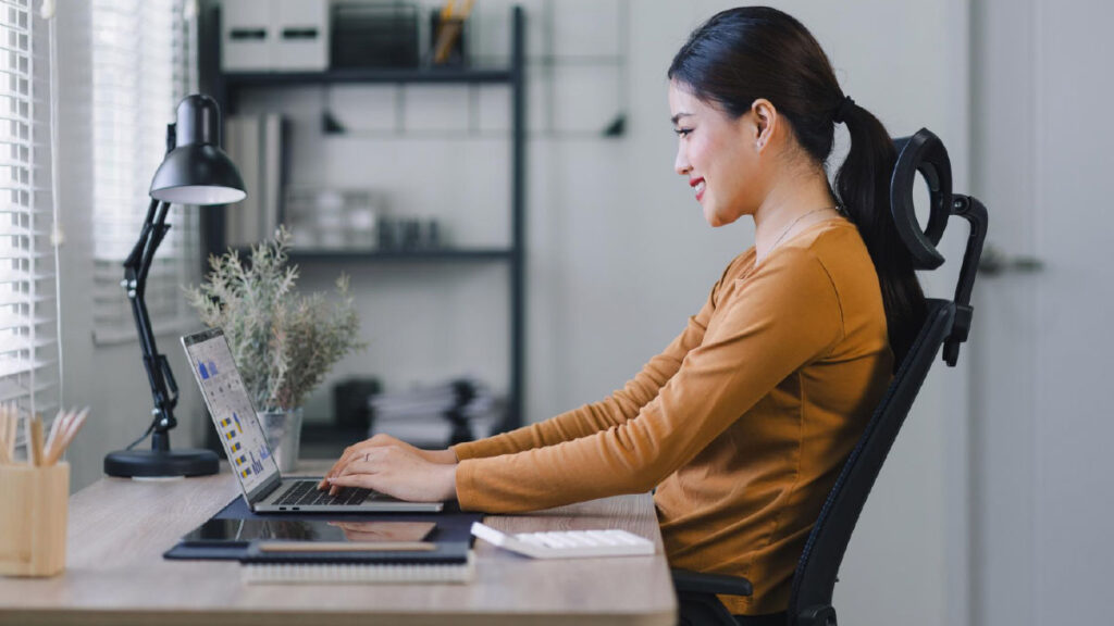 นั่งทำงานนานแค่ไหนควรลุก? ลดปวดหลัง Office Syndrome